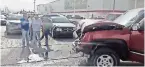  ??  ?? es común que los automóvile­s implicados en accidente sean "chuecos"