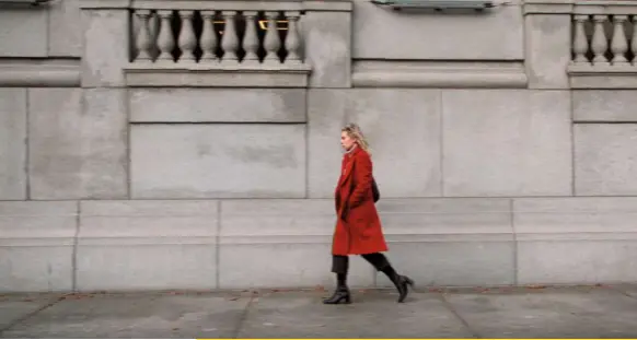  ??  ?? Above: Martha (Vanessa Kirby) returns to work after her loss; Right: Ellen Burstyn plays Martha’s mother, Elizabeth.