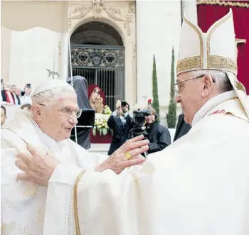  ?? L’ Osservator­e Ro mano/The Associated Press ?? Pope Francis, right, embraces his predecesso­r, Pope Emeritus Benedict XVI, on Sunday.