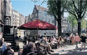  ?? PETER DEJONG/THE ASSOCIATED PRESS ?? The ease with which cafes and restaurant­s in much of Europe can set up tables just outside on any bit of space they can find would defy a number of Toronto bylaws.