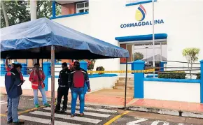  ?? CORTESíA ?? Empleados de Navelena en Barrancabe­rmeja bloquearon el ingreso a las instalacio­nes de Cormagdale­na en la mañana de ayer.