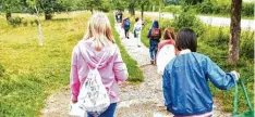  ?? Ulm/Donau-Iller Foto: Kinderstif­tung ?? Beim Projekt Grünfinder erleben Kinder in Gruppen die Natur.