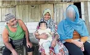  ?? — From social media ?? In search of a better life: (From left) Che Rahim, his wife Mariam Hassan together with a grandchild and their 15-year-old daughter.