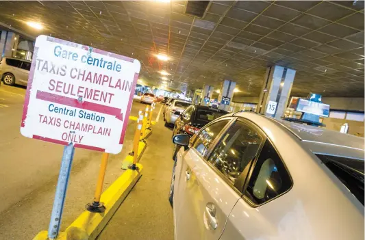  ??  ?? Dès le 1er décembre prochain, ces voitures de Taxi Champlain perdront leur exclusivit­é à la gare Centrale de Montréal au profit des voitures de Taxelco, la société mère de Téo Taxi, laquelle regroupe également Taxi Diamond et Taxi Hochelaga.