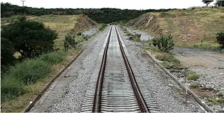  ?? Elói Corrêa/Governo da Bahia ?? Obras da Ferrovia de Integração Oeste-Leste, de responsabi­lidade da estatal Valec, no município de Tanhaçu (BA)