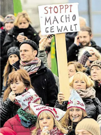  ?? Foto: Profimedia ?? Stop machistick­ému násilí Německou společnost pobouřily sexuální útoky v Kolíně nad Rýnem. Neméně roztrpčeni jsou však z toho, že je zklamala policie a posléze média, která zpočátku o násilí neinformov­ala.