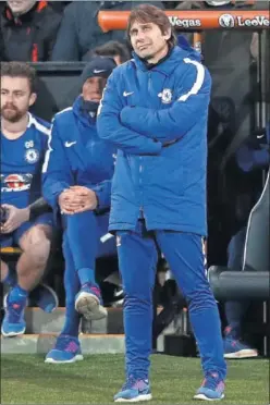  ??  ?? POLÉMICA. Antonio Conte, durante el partido de FA Cup del Chelsea.