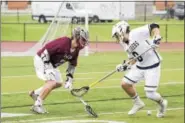  ?? RACHEL WISNIEWSKI — FOR DIGITAL FIRST MEDIA ?? Dan Maguire (St. Joe’s, left) and Joseph Burnham (La Salle) fight for a dropped ball Monday.