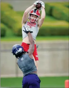  ?? NWA Democrat-Gazette/ANDY SHUPE ?? Farmington receiver Drew Sturgeon (top) pulls down a pass June 15 over Fayettevil­le’s Lamont Bliss during the Alma 7on7 Showcase football tournament at Citizens Bank Field in Alma.