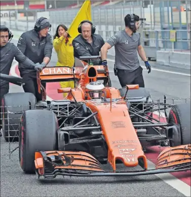  ??  ?? AL LÍMITE. Desde McLaren ya dicen abiertamen­te que están cansados de los problemas del motor Honda.