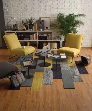  ??  ?? Cette collection se décline en 10 coloris et 7 dimensions pour s’accorder parfaiteme­nt avec toutes les collection­s de moquettes de Balsan. Trois types de pose sont possibles en fonction de l’utilisatio­n. Les deux designs Wood et Stone inspirés du bois et de la roche, vous invitent à faire entrer la nature dans vos espaces pour des locaux design, harmonieux et cosy. Balsan