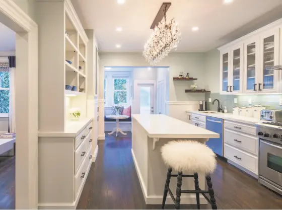  ?? Jacob Elliott ?? The updated eat-in kitchen at 1919 Grant Ave. in Telegraph Hill features stainless steel appliances.