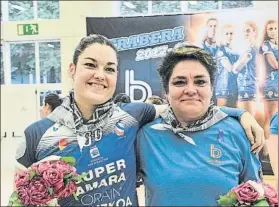  ?? FOTO: UNANUE ?? Silvia Ederra y Montse Puche recibieron un bonito homenaje el sábado