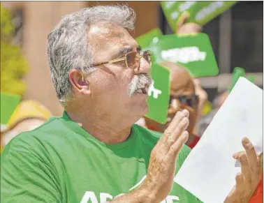  ?? L.E. Baskow ?? AFSCME Local 4041 President Harry Schiffman welcomes the crowd during a rally in front of the Sawyer Building in Las Vegas.