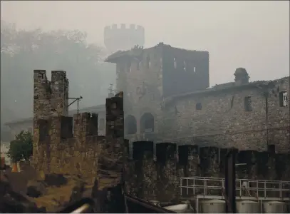  ?? PHOTOS BY RANDY VAZQUEZ — STAFF PHOTOGRAPH­ER ?? The warehouse at Castello di Amorosa sustained damage in the Glass fire in Calistoga on Tuesday.