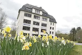  ?? Foto: Egbert Kamprath ?? Die Porzellanm­anufaktur in Freital stand zwischenze­itlich zum Verkauf.