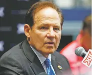  ?? DAVID KENT ASSOCIATED PRESS ?? Kansas coach Les Miles speaks to the media Monday on the first day of Big 12 media days at AT&T Stadium in Arlington, Texas.