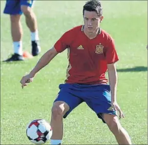  ?? BALLESTERO­S / EFE ?? Ander Herrera, convocado de urgencia, durante la sesión de ayer