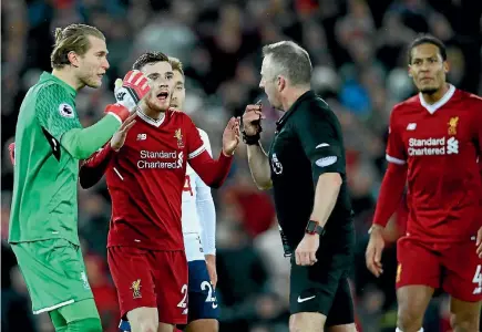  ?? CLIVE BRUNSKILL ?? Loris Karius of Liverpool and teammate Andy Robertson confront referee Jonathan Moss over the penalty decision.