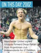  ??  ?? Manchester United signed Uruguay forward Diego Forlan from Argentinia­n club Independie­nte for £7.5million.