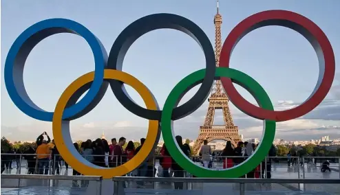  ?? ?? The Olympic rings are set up at Trocadero plaza that overlooks the Eiffel Tower.