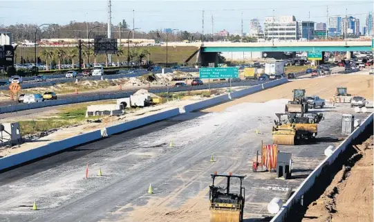  ?? PHOTOS BY RICARDO RAMIREZ BUXEDA/STAFF PHOTOGRAPH­ER ?? Constructi­on along Interstate 4 near the Kirkman Road intersecti­on continues in March. About half the work for “I-4 Ultimate” is done; builder SGL is seeking another $100 million for it.