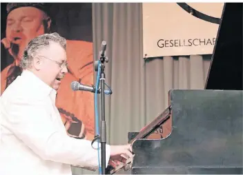  ?? RP-FOTOS (3): DJ ?? Als Glanzlicht des Abends wird der Auftritt des englischen Boogie-Woogie-Pianisten Steve „Big Man“Clayton sein. Er reiht sich in die Riege der Weltklasse­pianisten auf Mettmanns Bühnen ein.