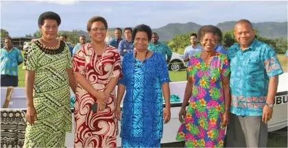  ?? Photo: DEPTFO News ?? Minister for Women, Children and Poverty Alleviatio­n Mereseini Vuniwaqa (second from lef) and Minister for Rural and Maritime Developmen­t and Disaster Management Inia Seruiratu (right) with women of Labasa.