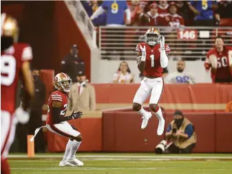  ?? Scott Strazzante / The Chronicle ?? Jimmie Ward intercepts a first-quarter pass from Rams quarterbac­k Matthew Stafford on Monday at Levi’s Stadium. “It felt great,” Ward said of ending his intercepti­ons drought.