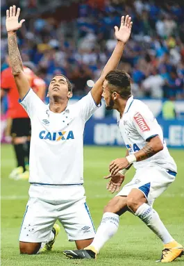  ??  ?? Raniel, do Cruzeiro, comemora seu gol na partida diante do Sport