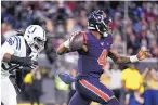  ?? ERIC CHRISTIAN SMITH/ASSOCIATED PRESS ?? Houston QB Deshaun Watson (4) looks to throw as he is chased by Indianapol­is’ Denico Autry during Thursday’s game.