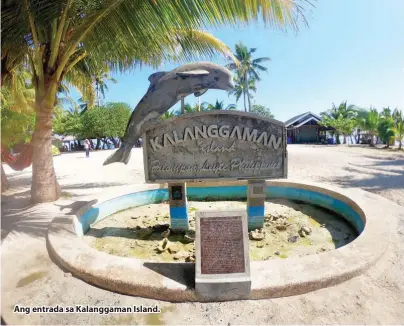 ??  ?? Ang entrada sa Kalanggama­n Island.