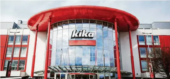  ?? WEICHSELBR­AUN ?? kika Klagenfurt setzt neue Impulse: C&A, Müller Drogerie, OVS und MyShoes sorgen mit ihrem Angebot für viel Attraktivi­tät