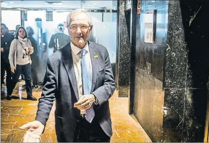  ?? LLIBERT TEIXIDÓ ?? Xavier Trias a la salida de la rueda de prensa en la que defendió su posición