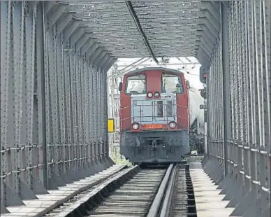  ?? VICENÇ LLURBA ?? L’escassa competènci­a en el transport ferroviari és un dels aspectes destacats per l’informe