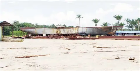  ??  ?? An unfinished barge at the Baishanlin site at Moblissa.