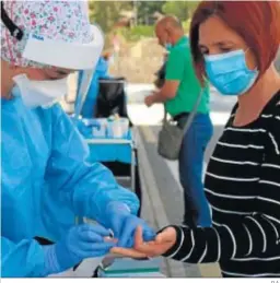  ?? D.A. ?? Sanitarios de la Junta realizando test rápidos a personal de ayuda a domicilio.