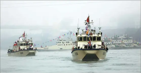  ?? PHOTOS BY ZHANG ZHENG / FOR CHINA DAILY ?? Vessels join the 112th joint patrol mission on the Mekong.