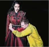  ?? FOTO: DPA ?? Carmen (Sopranisti­n Gaëlle Arquez) mit Don José (Tenor Daniel Johansson).