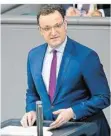  ?? FOTO: KAY NIETFELD/DPA ?? Bundesgesu­ndheitsmin­ister Jens Spahn (CDU) hat das europäisch­e Vorgehen bei der Impfstoff-Beschaffun­g verteidigt.