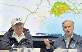  ?? AFP ?? Ayuda. Trump, ayer, en Texas, junto al gobernador Gregg Abbot.