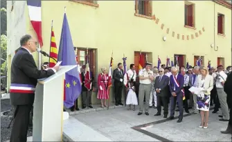  ??  ?? Jean-Marc Monserrat maire de Valmanya retrace les événement