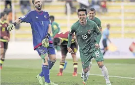  ?? AFP ?? Doblete. Ramallo vence a Baroja para el 1-0. También hizo el tercero.