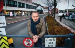  ?? FOTO: JARLE R. MARTINSEN ?? Mandalitte­ne har mislikt sterkt at ordfører Alf Erik Andersen og resten av bystyret stengte av Bryggegata. Ordføreren mener det er et tegn på at folk bryr seg om byen sin.