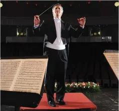  ?? (Shay Shmueli) ?? CONDUCTOR NIR KABARETTI returns to lead the Israel Sinfoniett­a Beersheba.