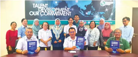  ?? ?? Hallman (seated centre), flanked by Sarawak Skills deputy executive director of Education, Training, and Student Services’ Division Zakri Md Salleh (seated right), head of Corporate Communicat­ion Stanley Gona Chee Khiong, and members of the internal working committee.