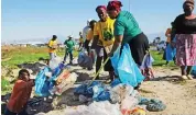 ?? Picture: David Ritchie/African News Agency (ANA) ?? GOOD CAUSE: Brown’s Farm residents and ANC volunteers joined forces to clean their area as part of President Cyril Ramaphosa’s Thuma Mina campaign.