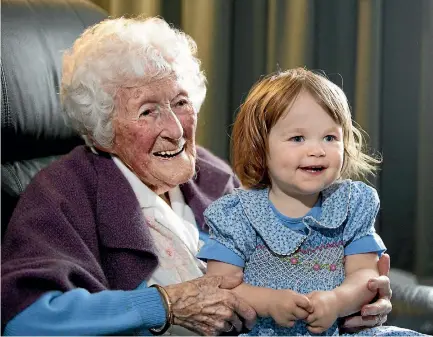  ?? PHOTO: ANDY JACKSON/STUFF ?? Great-granddaugh­ter Emma Wolfe, 2. helped Lola celebrate her birthday on Thursday.