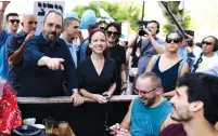  ?? (Tomer Neuberg/Flash90) ?? DEMOCRATIC UNION CANDIDATES Ehud Barak and Stav Shaffir campaign in Tel Aviv yesterday.