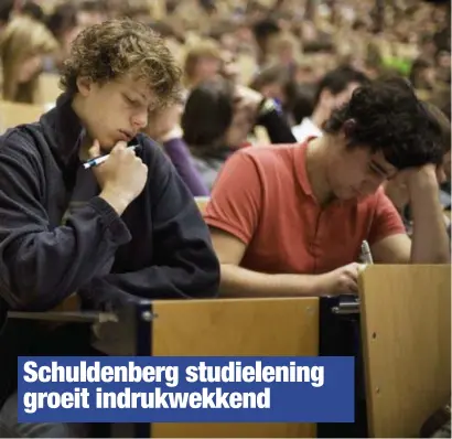  ?? FOTO EDM ?? De schuldenbe­rg van de huidige en vorige generaties Nederlands­e studenten groeit fors aan.